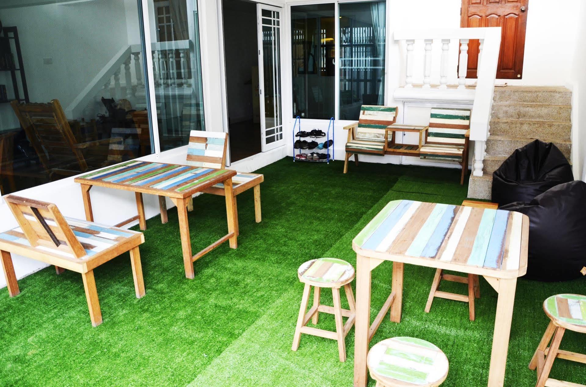 Albergue Baan Paan Sook Unitato Bangkok Exterior foto