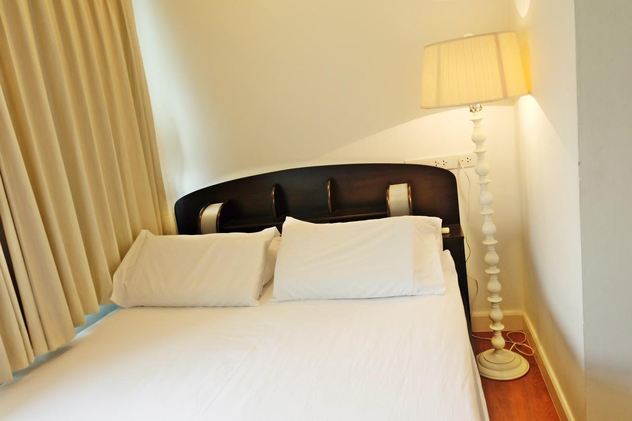 Albergue Baan Paan Sook Unitato Bangkok Exterior foto