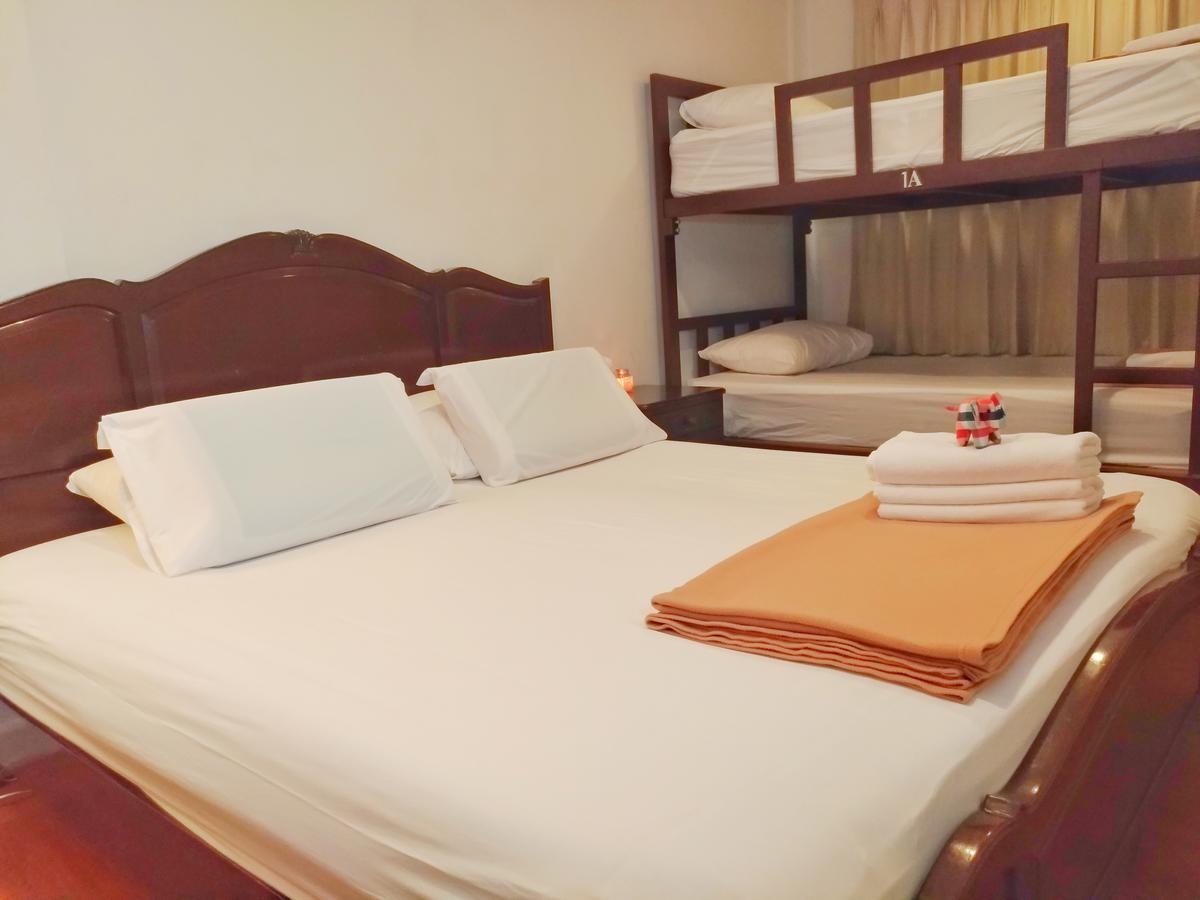 Albergue Baan Paan Sook Unitato Bangkok Exterior foto