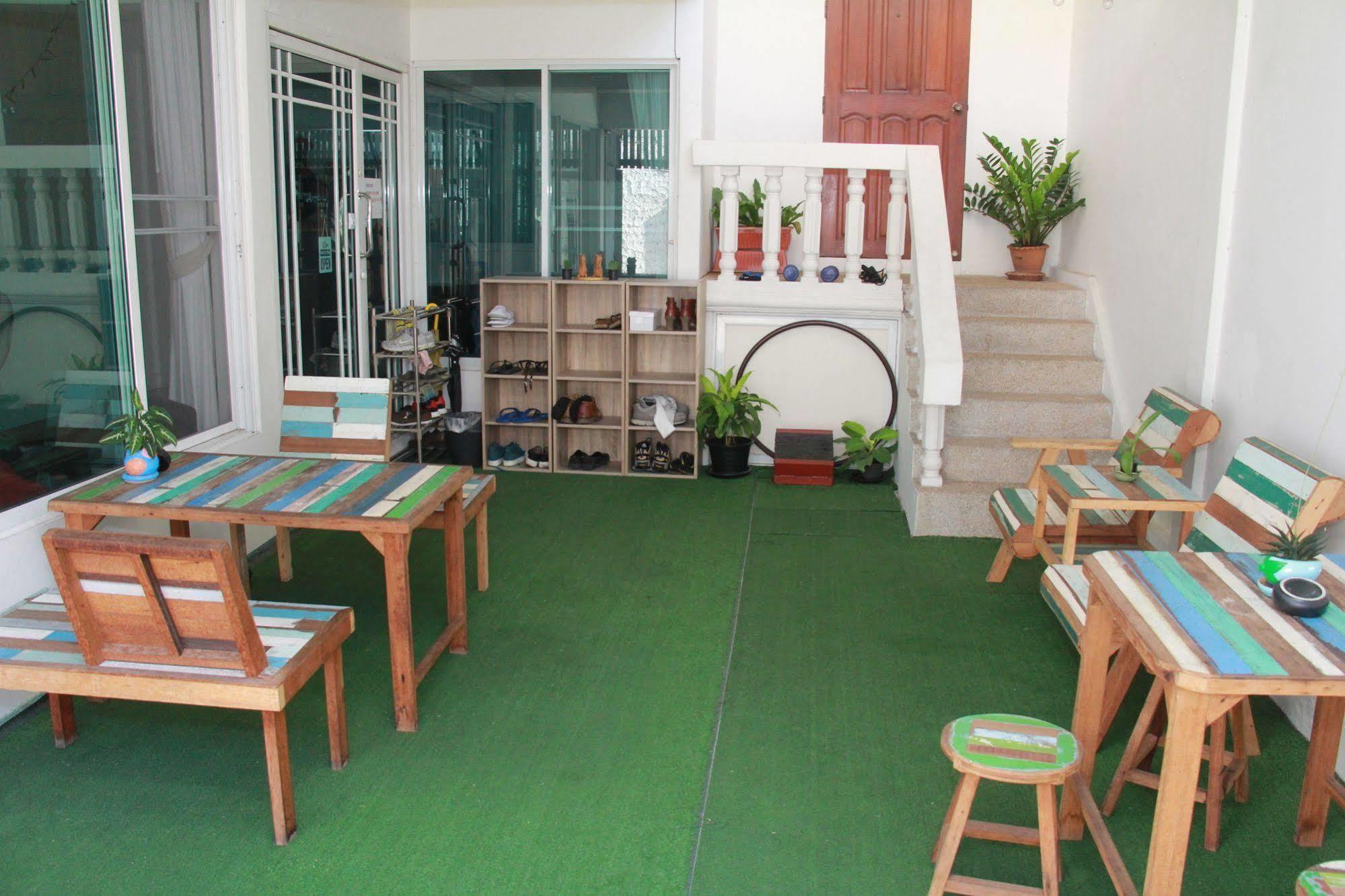 Albergue Baan Paan Sook Unitato Bangkok Exterior foto